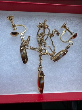 Vintage jewelry-see pics for all included